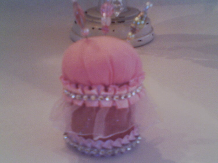 Small pin cushion for a swap