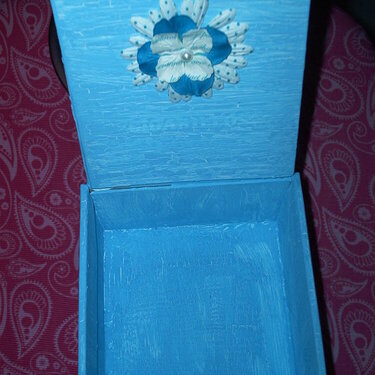 Blue crackle cigar box inside