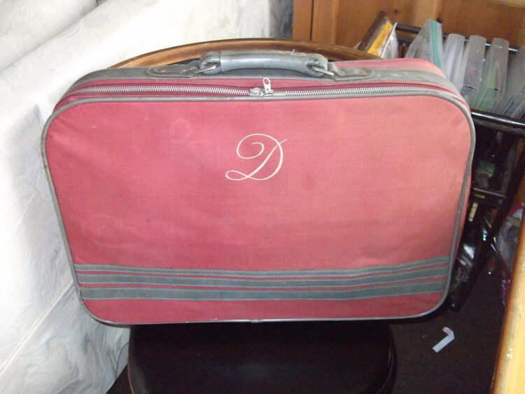 Grandma&#039;s Suitcase - D for Donna