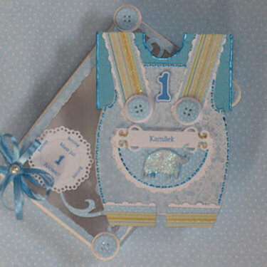 Card in the shape of shorts plus a box - Blue :)