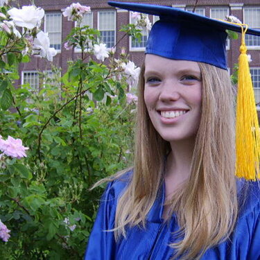 Emily graduates for Apollo Vet Assistant Program