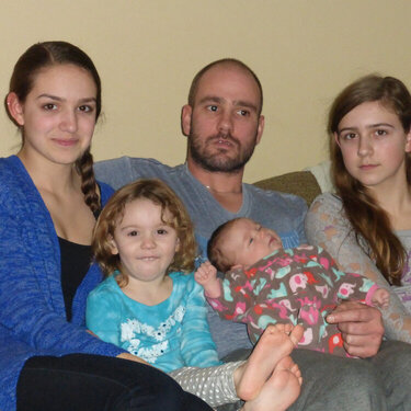 Caitlin, Leila, Suzannah, Chloe and Daddy with his 4 girls.