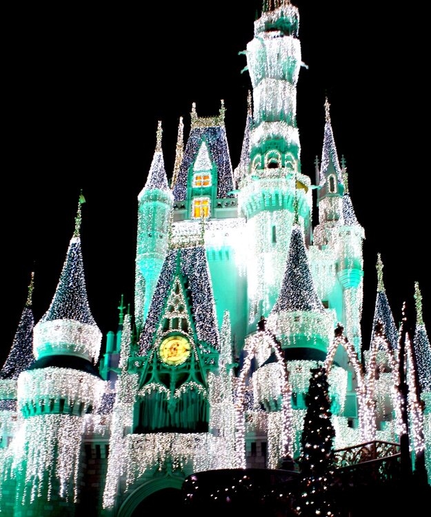 Cinderella&#039;s castle--Disney World&#039;s Christmas display  Mini #2 lights