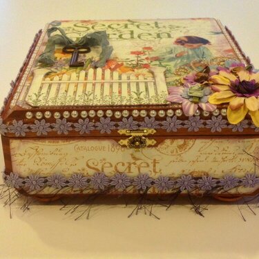 Secret Garden cigar box