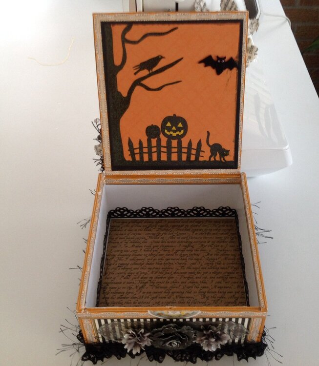 Halloween cigar box, inside view