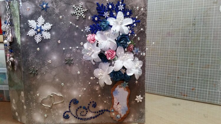 Cover of snowflake wedding mini album