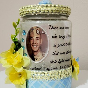 Dad' s memorial jar for mom