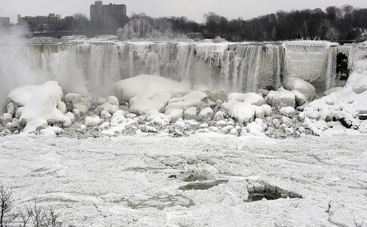2014 Niagara Falls Frozen