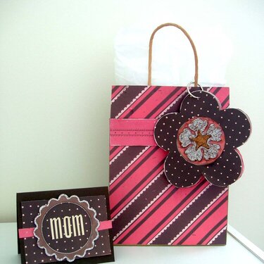 Mom Card and Bag Set *NEW RUSTY PICKLE CHOCOLATE KISSES*
