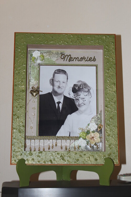 Boxed photo frame on stand