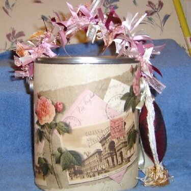Vintage style Valentines paint can