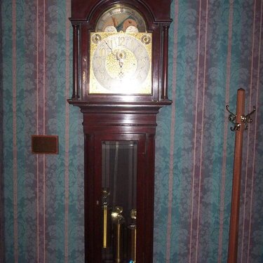 6. A grandfather clock 7 points