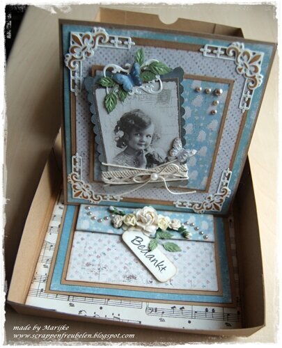 easel card in box