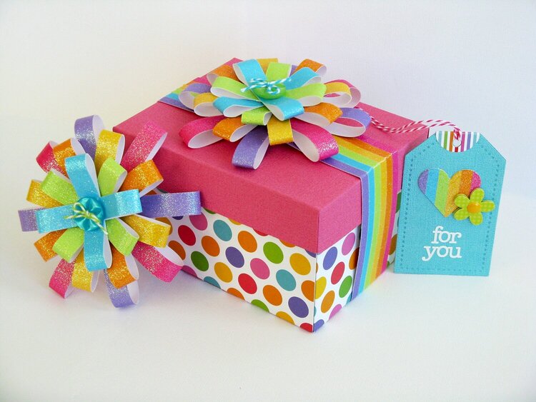 A Doodlebug Gift Box with Bow Tutorial by Mendi Yoshikawa