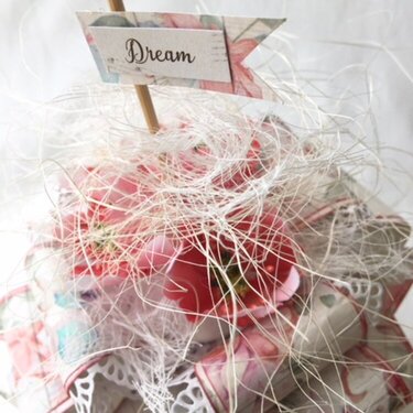 Dream - gift box and bow topper by Michelle Frisby