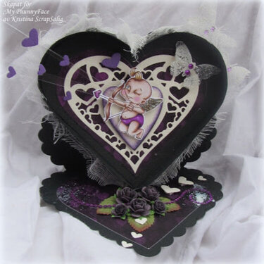 Easel card with heartshaped frame