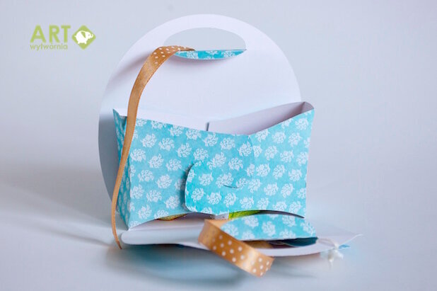 Birthday party favours - handbag boxes