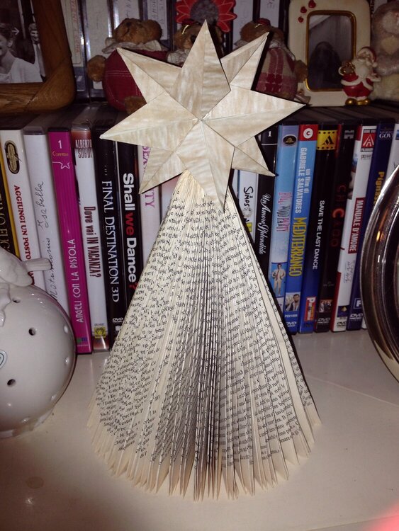 Book Christmas tree
