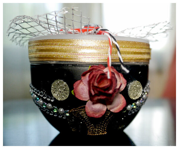 Pins &amp; brooch container