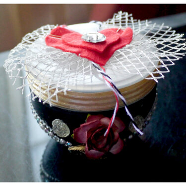 Pins & brooch container