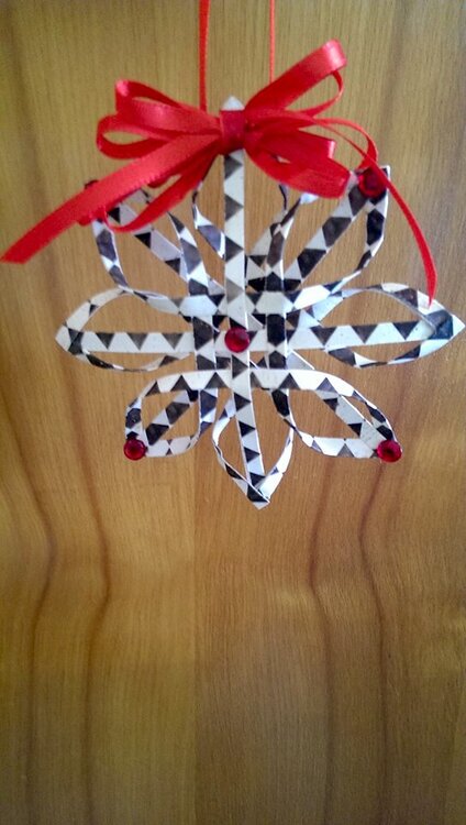 Paper ornament/bow