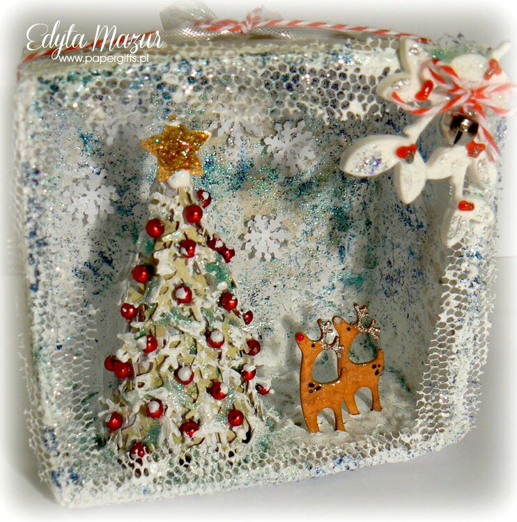 Shadow box with reindeers