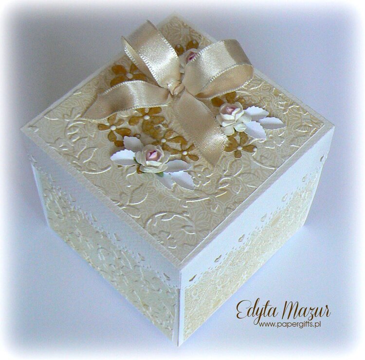 Gold and white box for Agata and Luke - Wedding