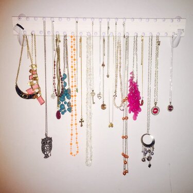 Necklace hanger