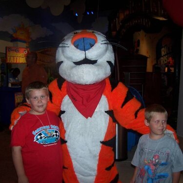 Alyx and Taylor with Tony the Tiger