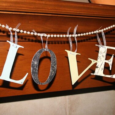 LOVE Garland