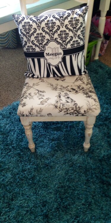 Scrapbooking desk chair &amp; personalized pillow