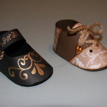 Tiny paper shoes (Stampington)