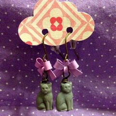 kitties and bows earrings- lavendar