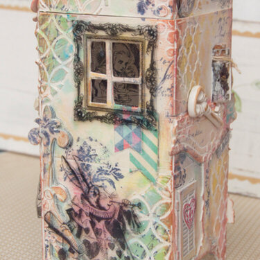 "Alice in Wonderland" tea box