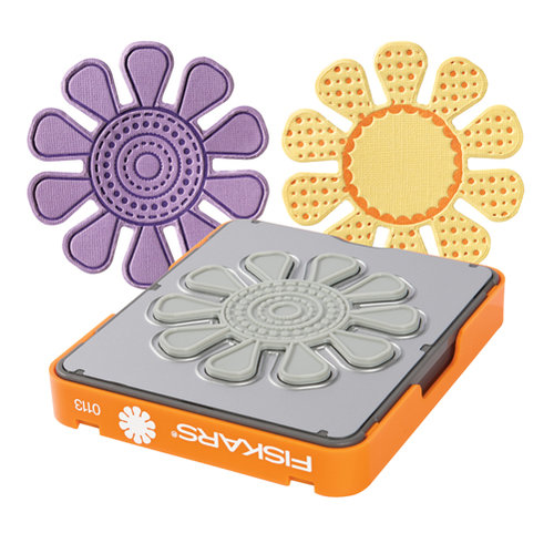 Fiskars - Fuse Creativity System - Die Cutting Design Set - Photo-etched - Medium - Flower